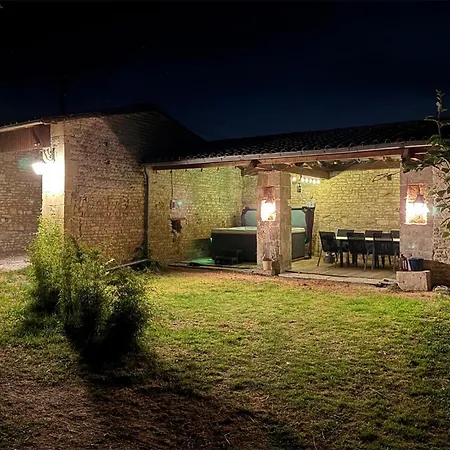 Сasa de vacaciones 5 Bedroom Lovely In Sainte-Néomaye